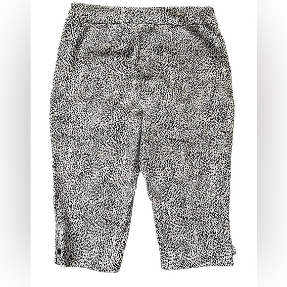 CHICOS BERMUDA PULL ON TUMMY CONTROL SHORTS SZ 2 (12,Lg) - Picture 2 of 14